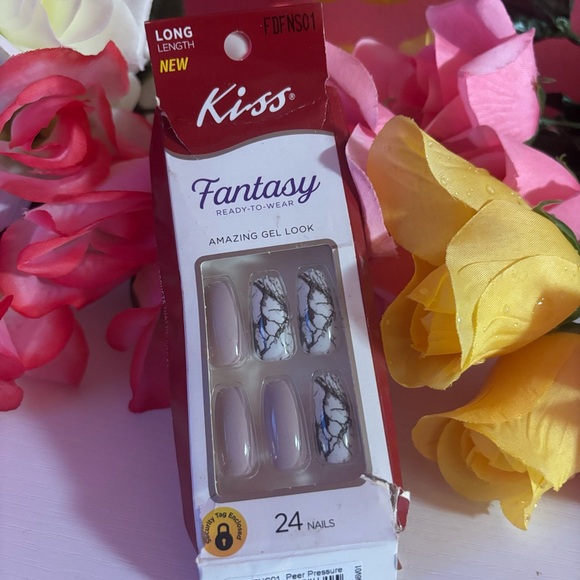 Kiss Fantasy Gel Nails with Marble Design - Picture 4 of 4